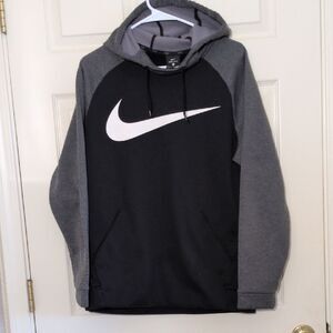 Nike Men's Black and Gray Pullover Hoodie With Kangaroo Pocket In Front